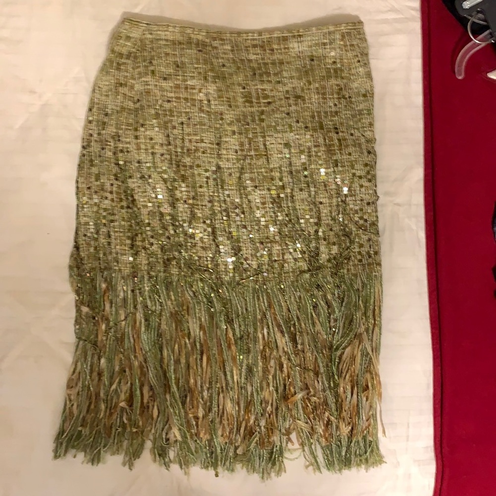 Skirt-flapper style that shimmers & moves